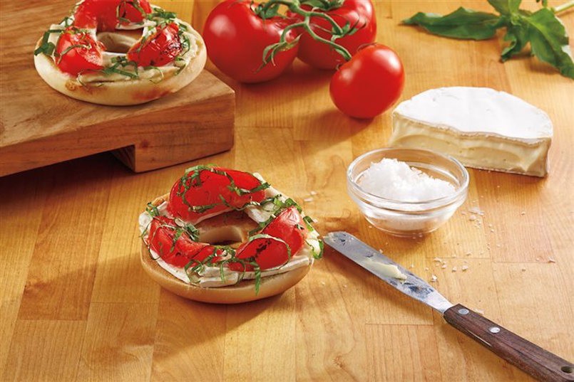 bagel with tomatoes cream cheese and basil
