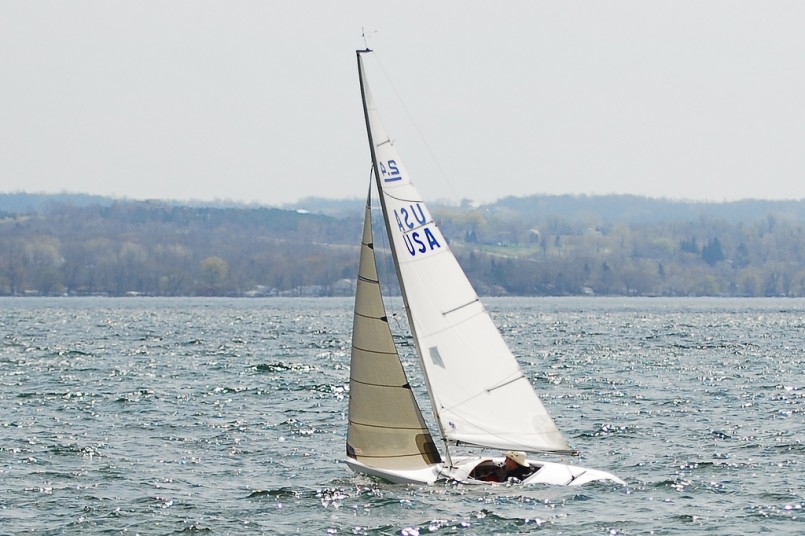 lake sailing