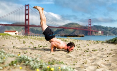 an doing yoga in front of golden gate bridge