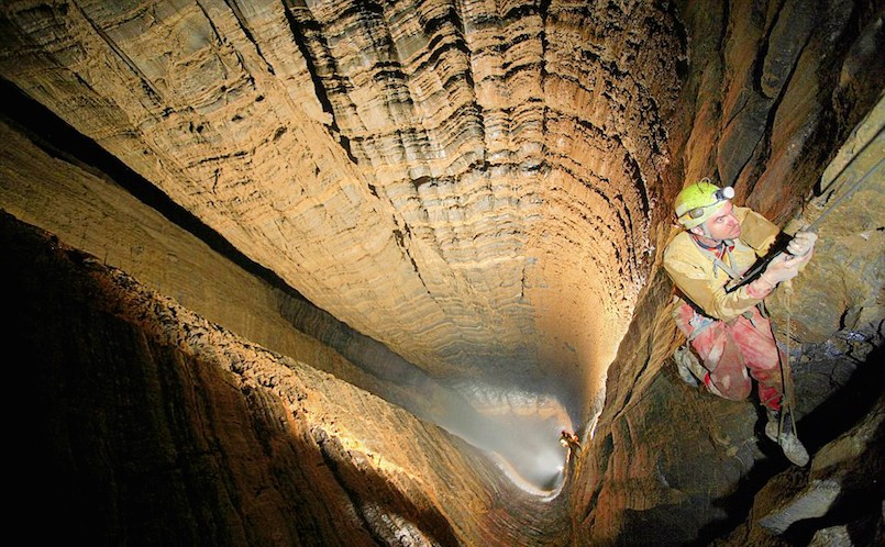 Gouffre Berger Cave descent