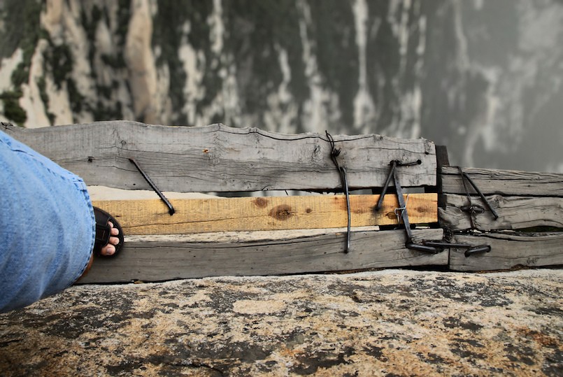 person plank walking on Mount Hua