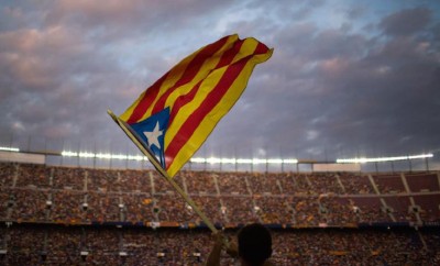 protestor waves Catalonia flag in fútbol stadium