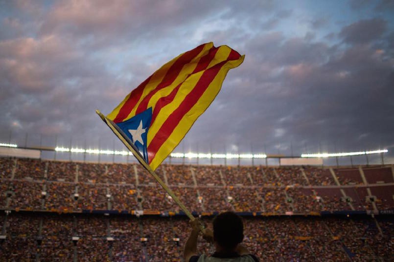 protestor waves Catalonia flag in fútbol stadium