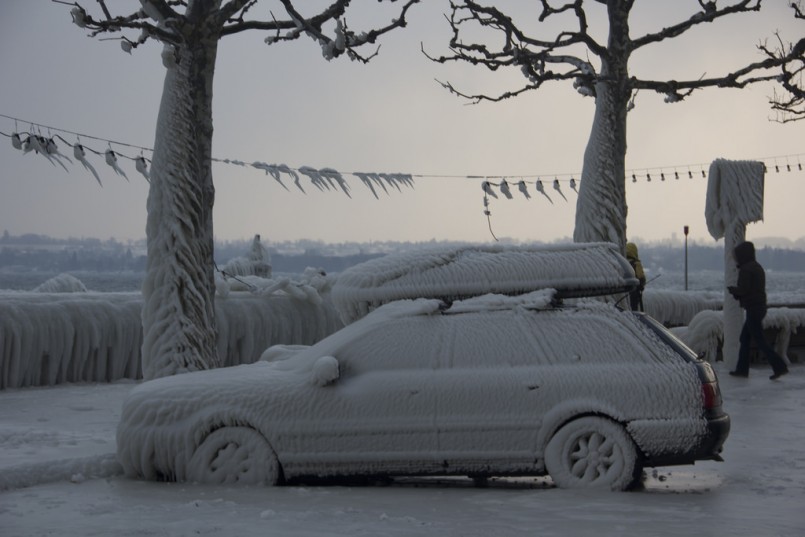 Frozen car in Versoix Geneva 2