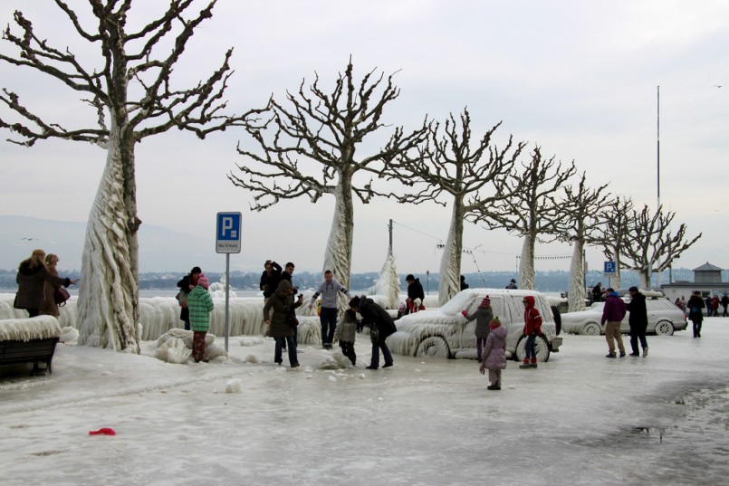 A seasonal tourist attraction? Lac Léman Ice Storm, Versoix, February 2012