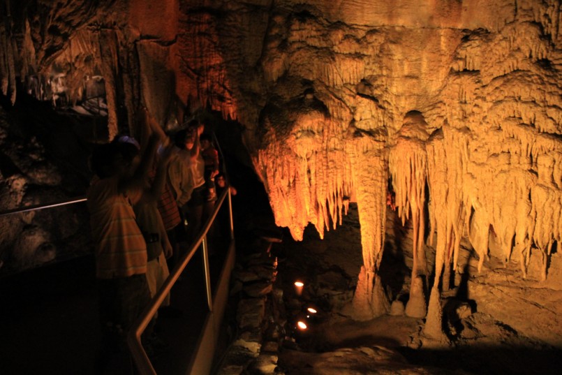 Group of tour and speleothem
