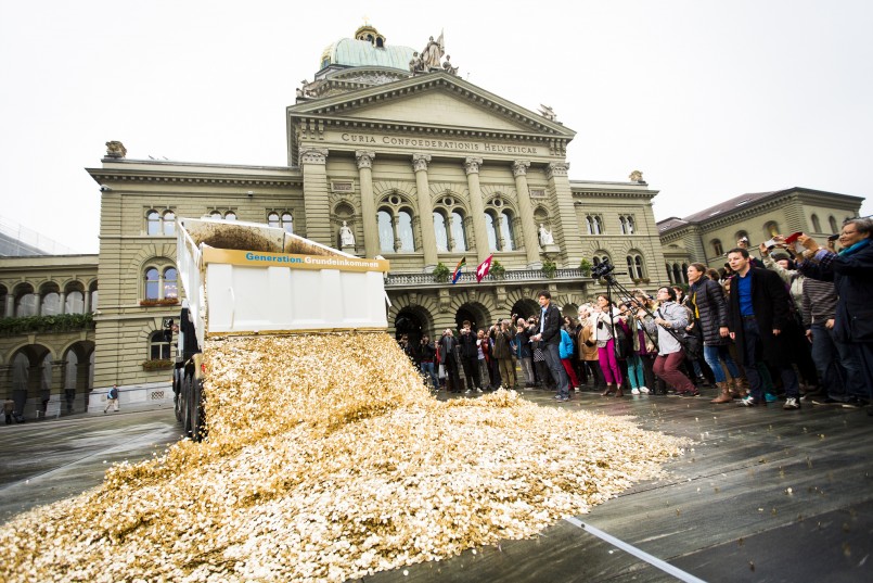 Basic_Income_Performance_in_Bern,_Oct_2013