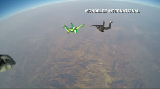Skydiver jumps from plane without a parachute