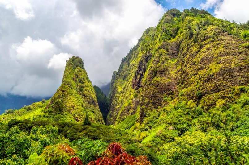 The towering monolith covered in tropical plant life known as the ‘lao Needle in the West Maui Mountains, Hawaii.