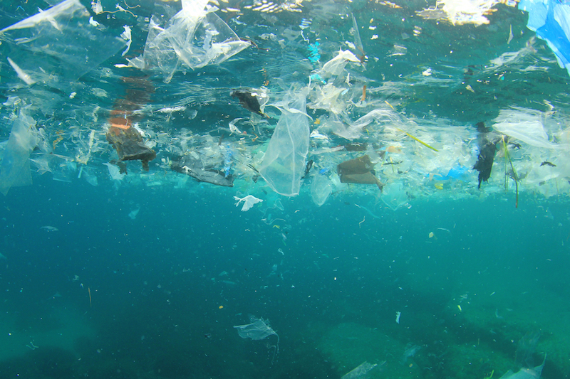 plastic-rubbish-pollution-in-ocean-environment